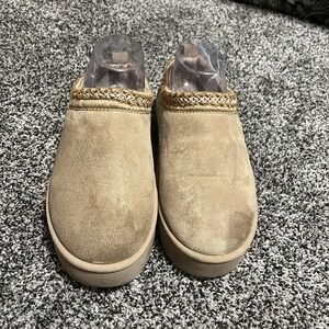 Mudd Stormy 13K Kids Sz 4 Platform Clogs Slip On Faux Suede Embroidered Accent